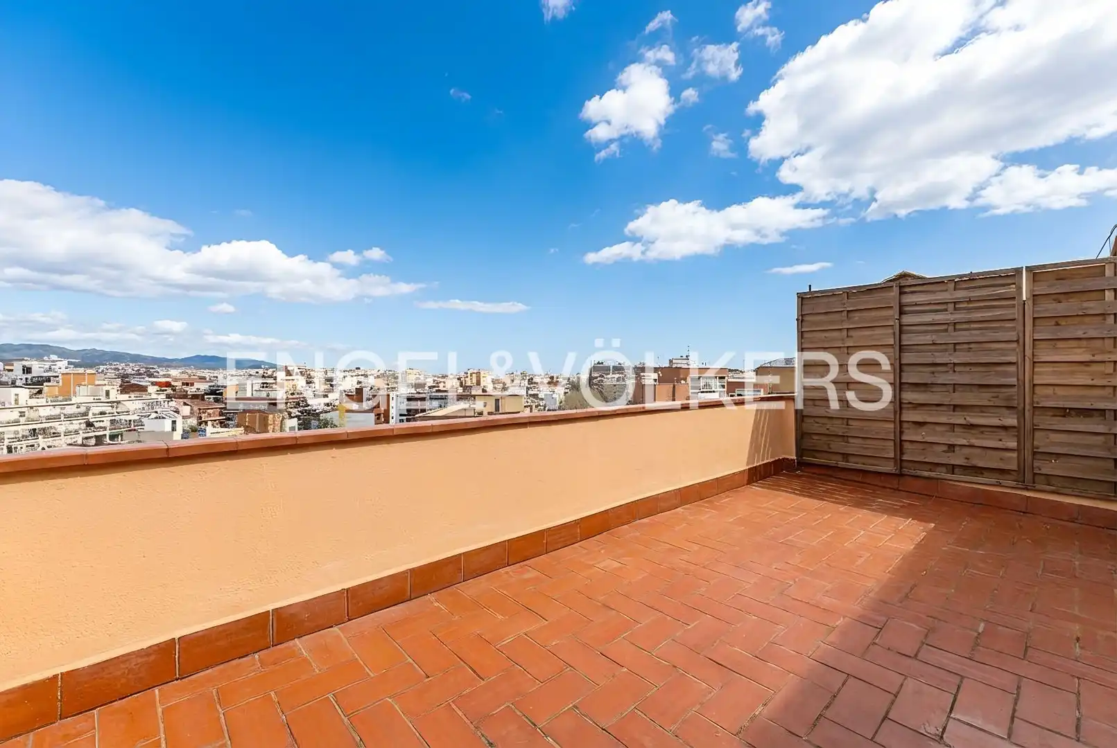 Terrasse von Dachboden zum Verkauf in Barcelona mit Heizung, Parkett und Terrasse
