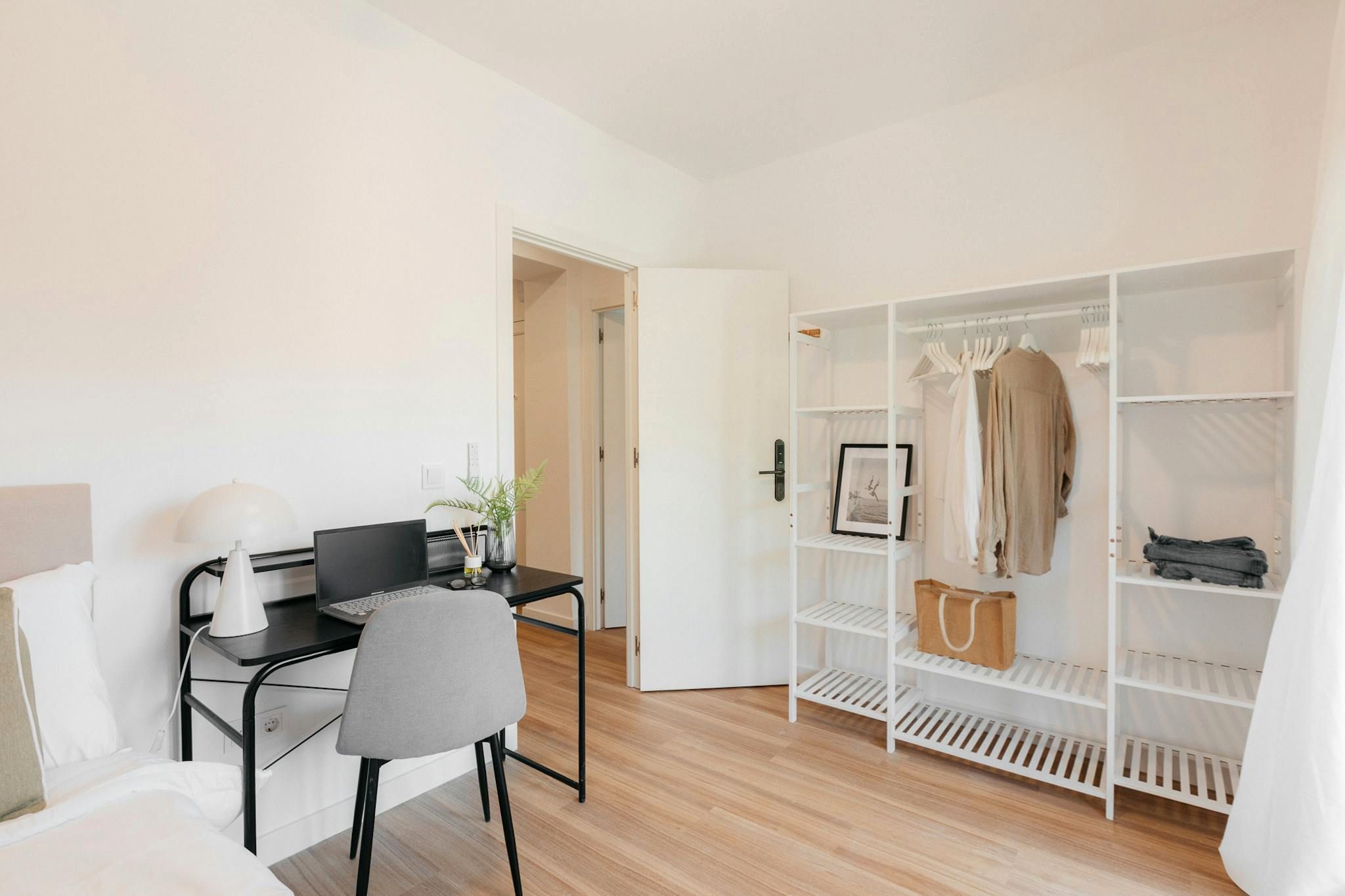 Bedroom of Flat to share in  Valencia Capital  with Furnished and Internet