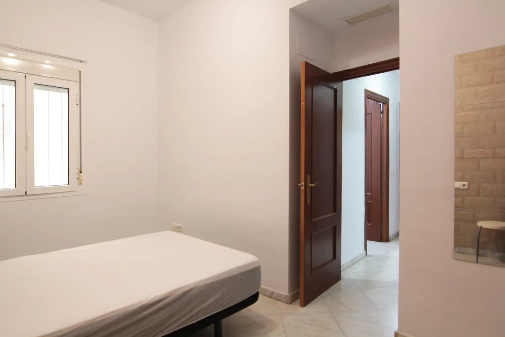 Bedroom of Flat for sale in Sevilla  with Air Conditioner, Heating and Furnished