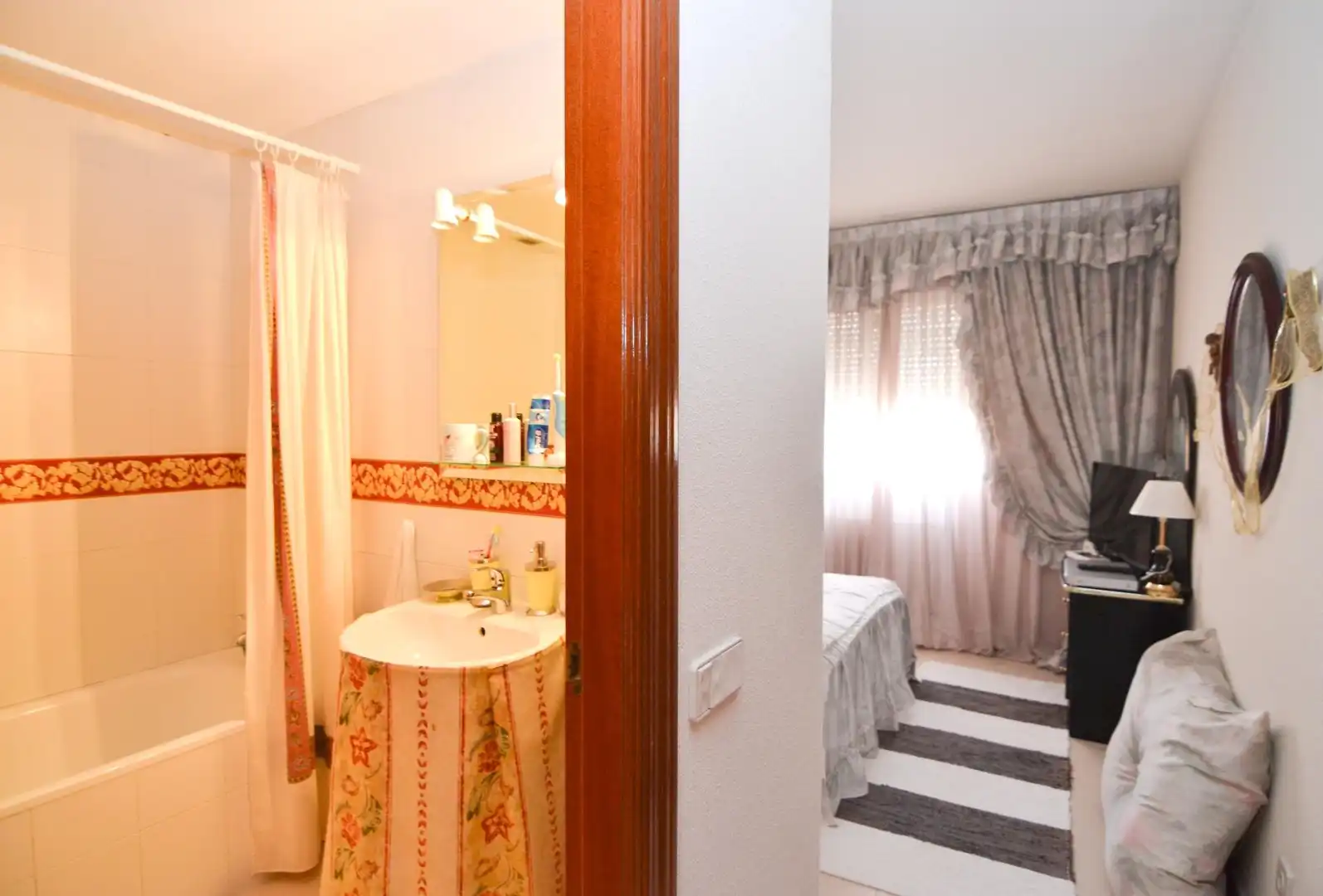 Habitación de Casa adosada en venta en Navalcarnero con Aire acondicionado, Calefacción y Jardín privado