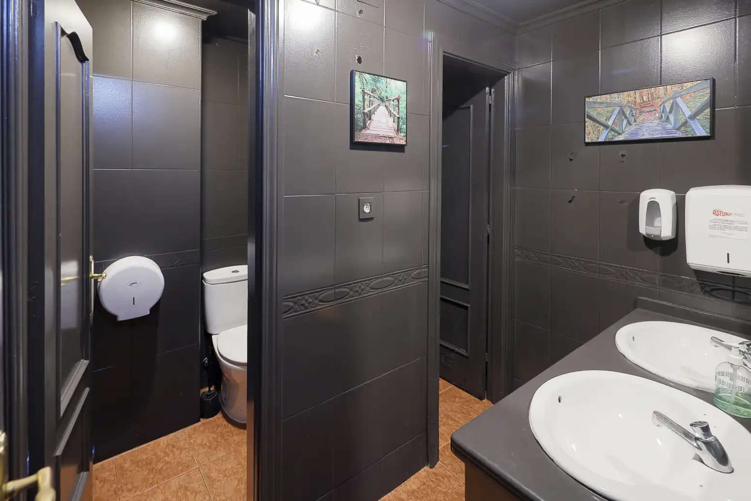 Badezimmer von Geschaftsraum zur Miete in Gijón  mit Klimaanlage