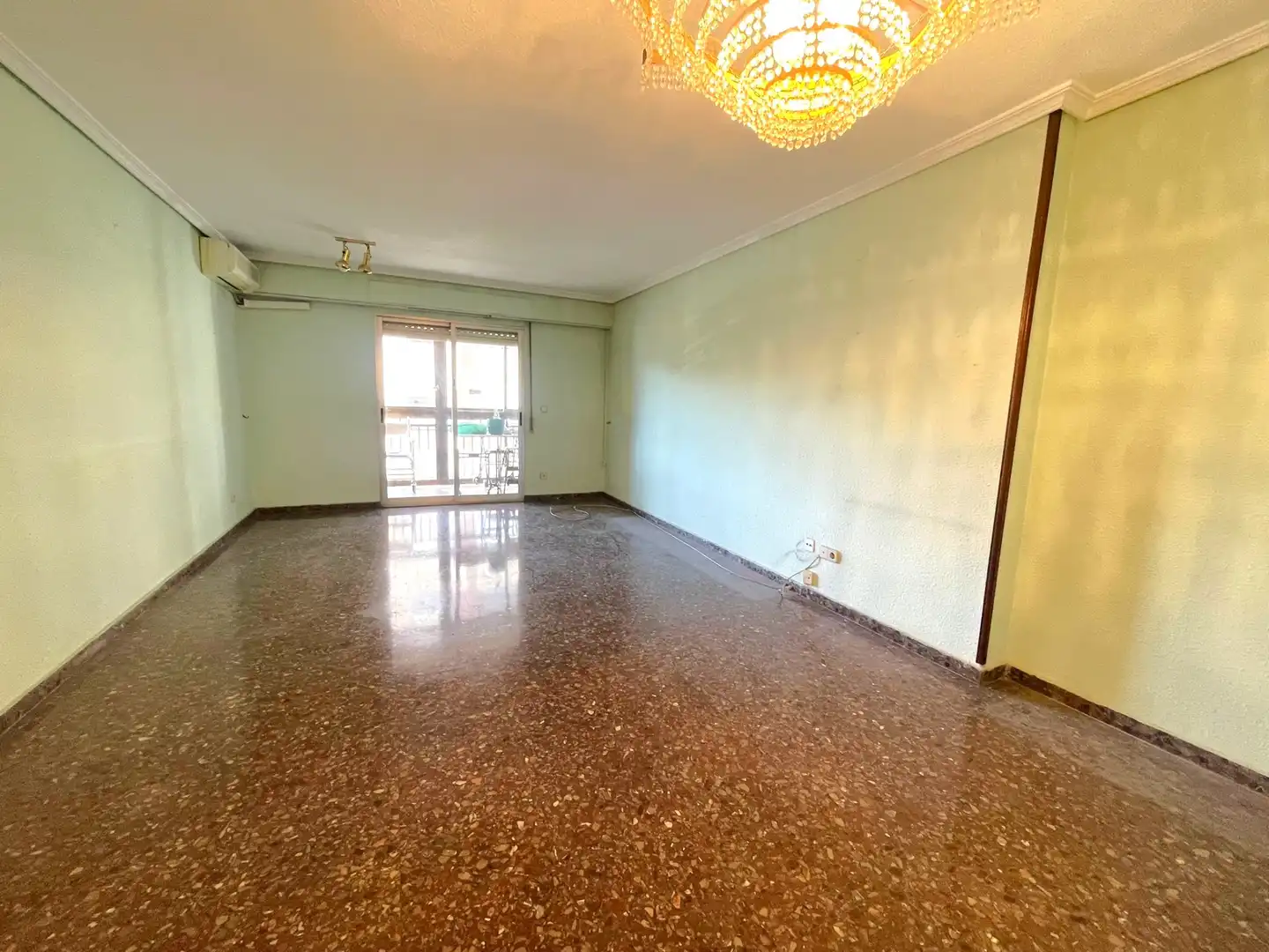 Sala d'estar de Pis en venda en  Valencia Capital amb Aire condicionat, Moblat i Balcó