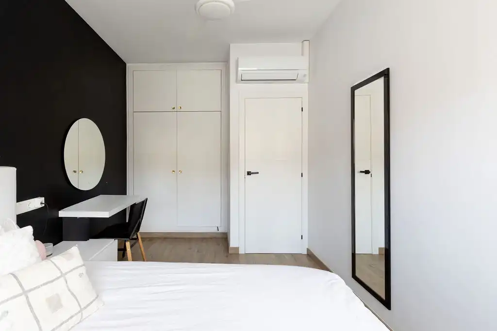 Schlafzimmer von Haus oder Chalet zum Verkauf in Badalona mit Klimaanlage, Heizung und Parkett