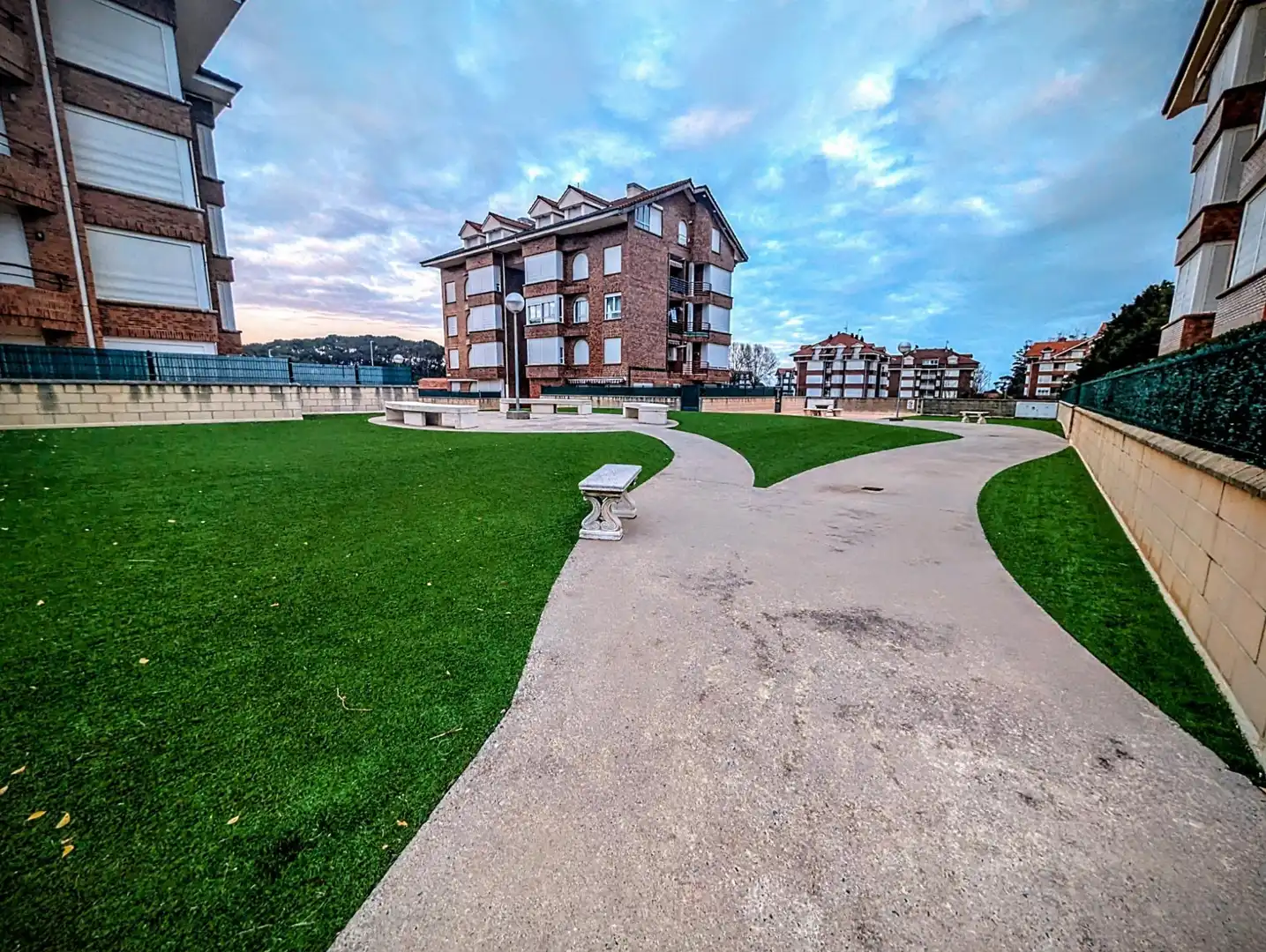 Vista exterior de Àtic en venda en Noja amb Calefacció, Terrassa i Balcó