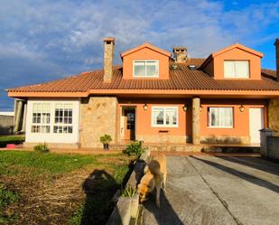 Vista exterior de Casa o xalet en venda en Carballo amb Calefacció, Jardí privat i Terrassa