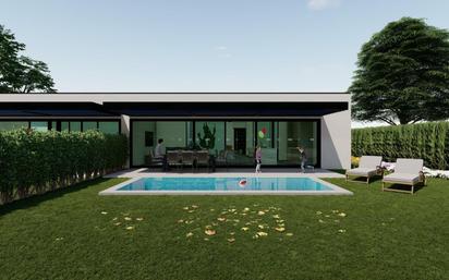 Piscina de Casa adosada en venda en Matadepera amb Jardí privat i Piscina