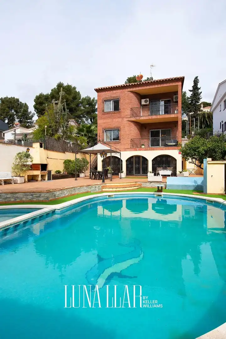 Swimming pool of Houses for sale in Castelldefels  with Air Conditioner, Heating and Terrace