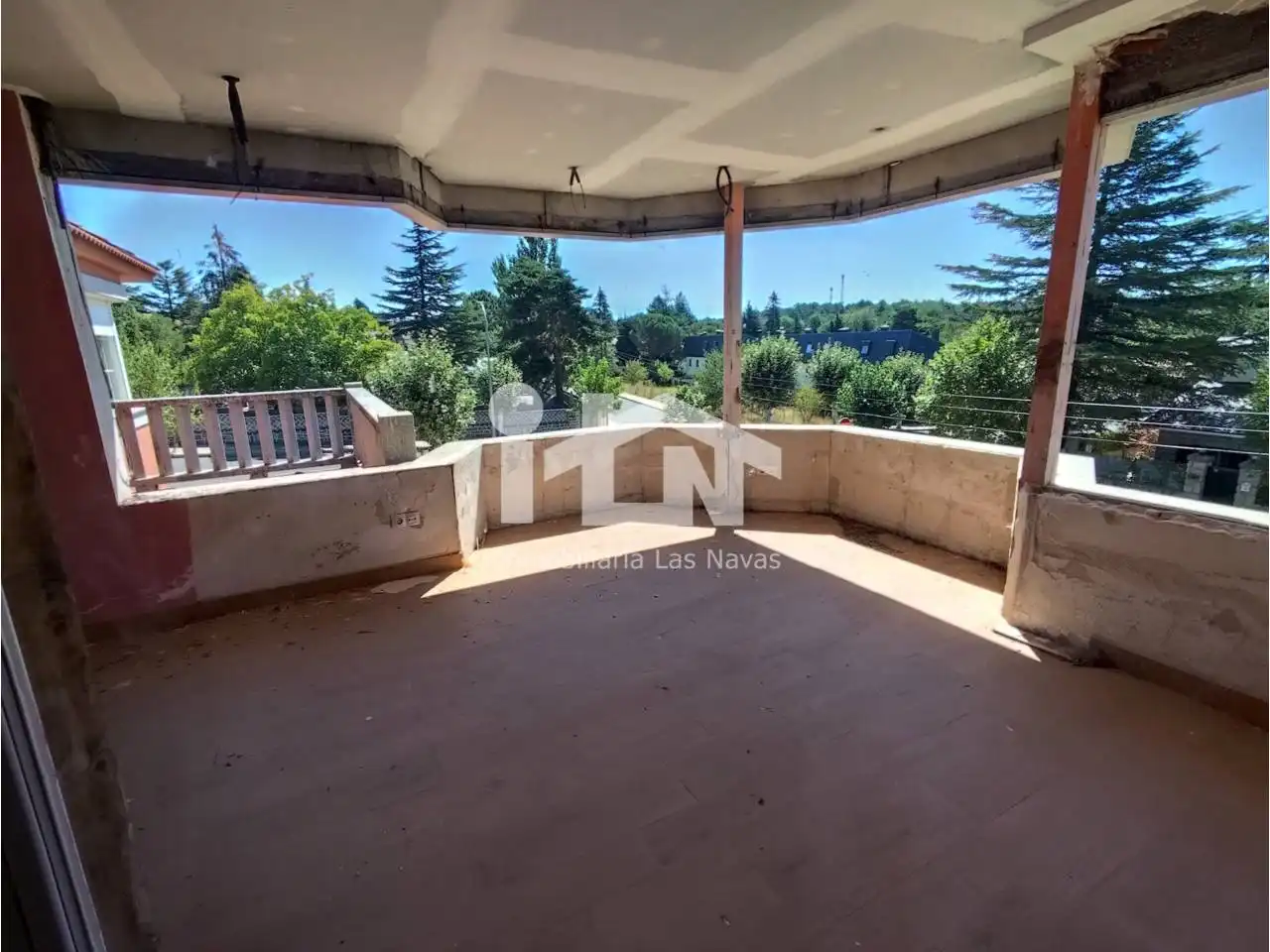 Terrassa de Casa o xalet en venda en Las Navas del Marqués  amb Calefacció, Jardí privat i Terrassa