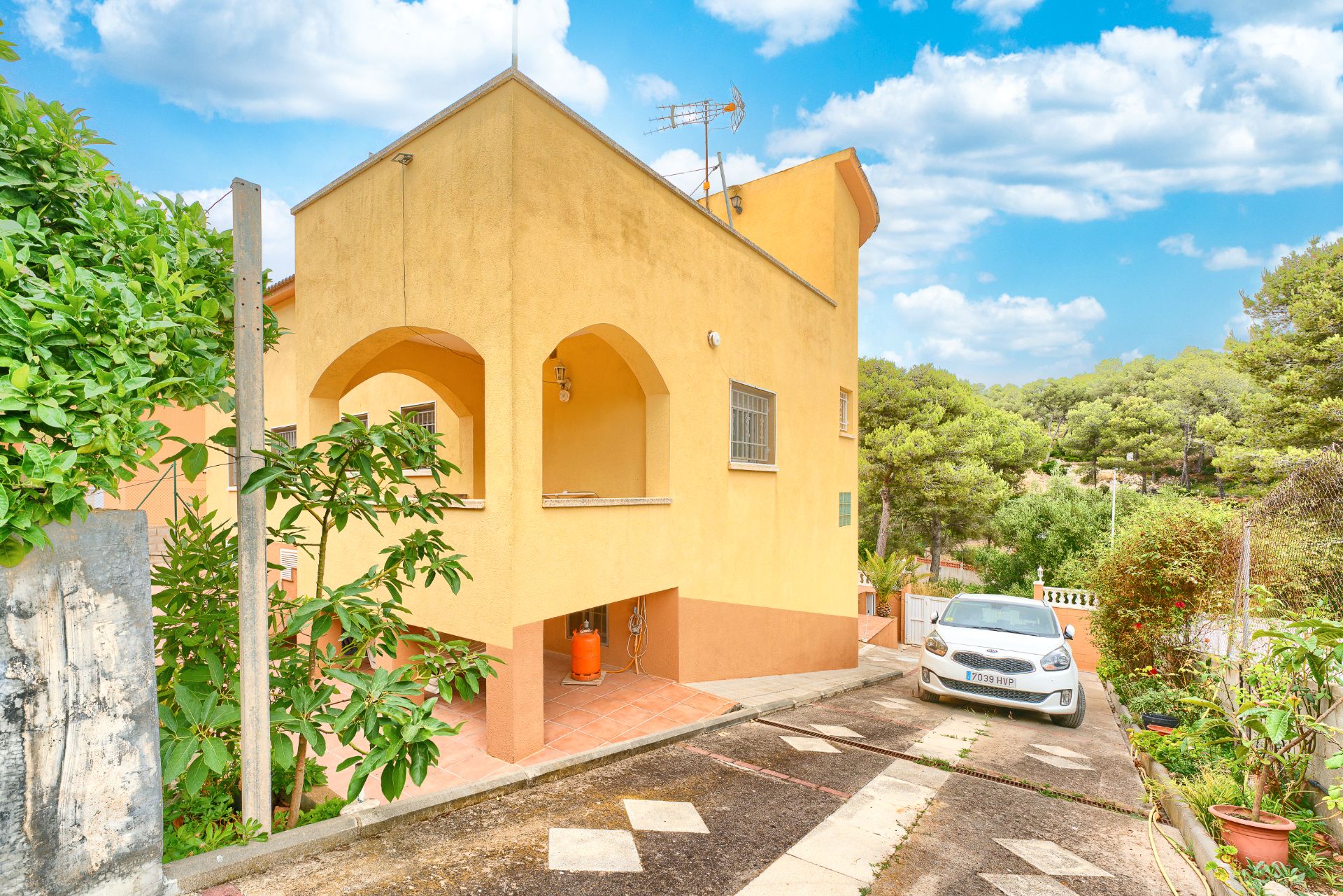 Exterior view of House or chalet for sale in Castellet i la Gornal  with Private garden, Terrace and Furnished