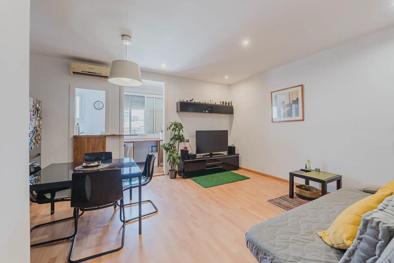 Wohnzimmer von Wohnung zum Verkauf in Barcelona mit Klimaanlage, Heizung und Ofen