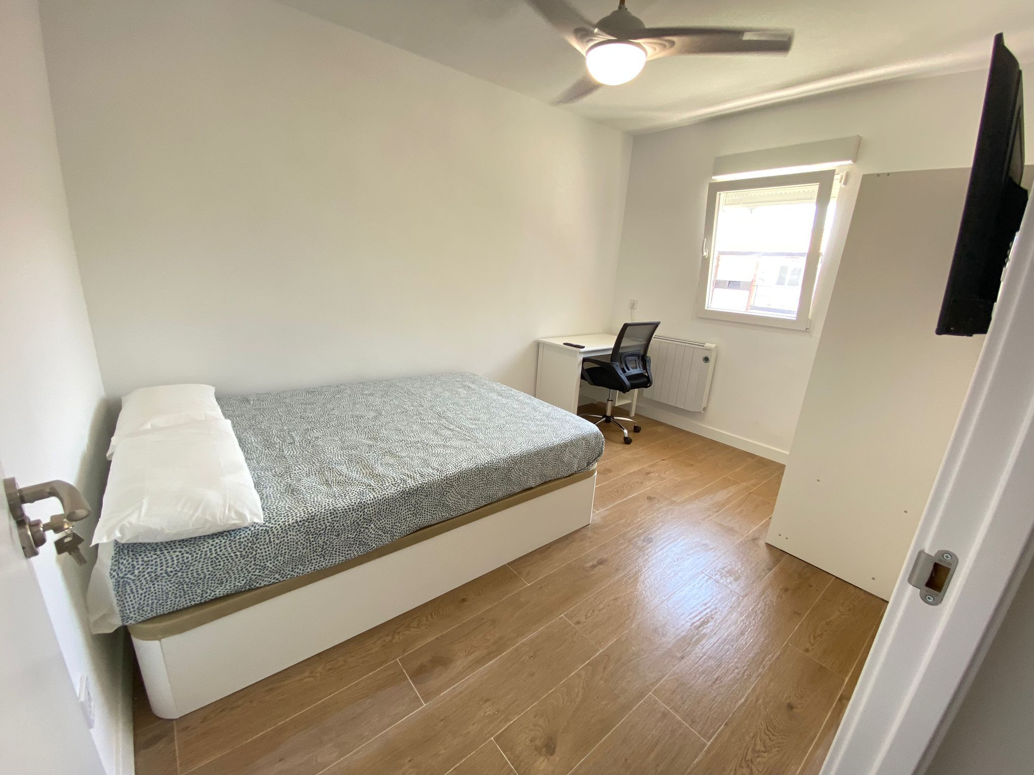 Flat to share in Calle Orio, 4, Los Ángeles