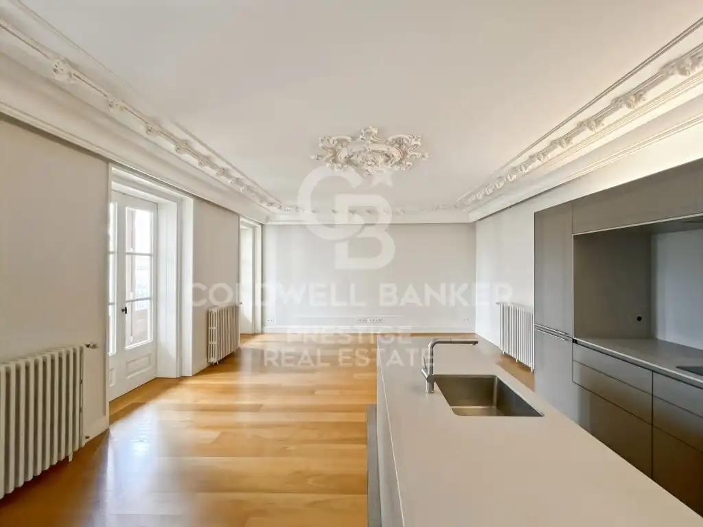 Flat with pool for sale in Calle Ausias Marc