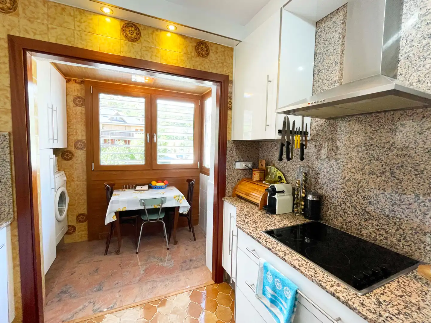 Küche von Wohnung zum Verkauf in Sort mit Terrasse, Abstellraum und Möbliert