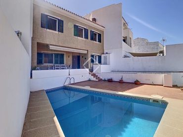Villa con balcone in vendita a Maó ciutat