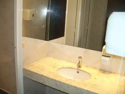 Baño de Oficina de alquiler en Ciutat Vella