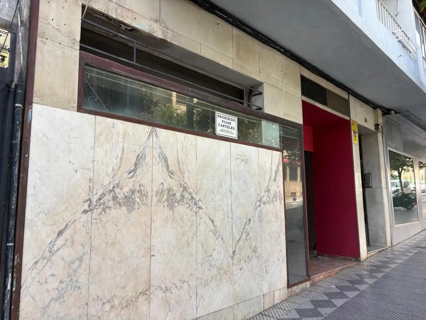 Vista exterior de Local en venta en Jaén