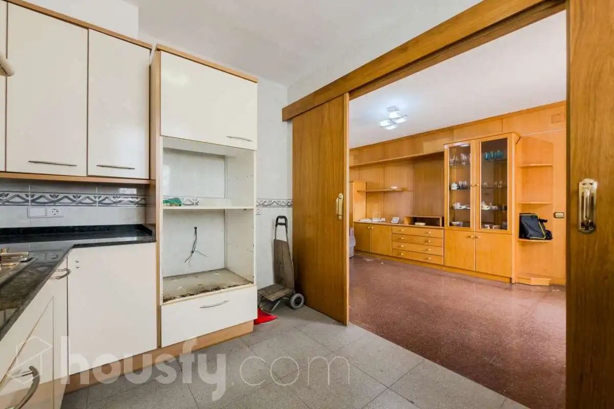 Cuina de Casa o xalet en venda en Barcelona amb Jardí privat, Terrassa i Traster