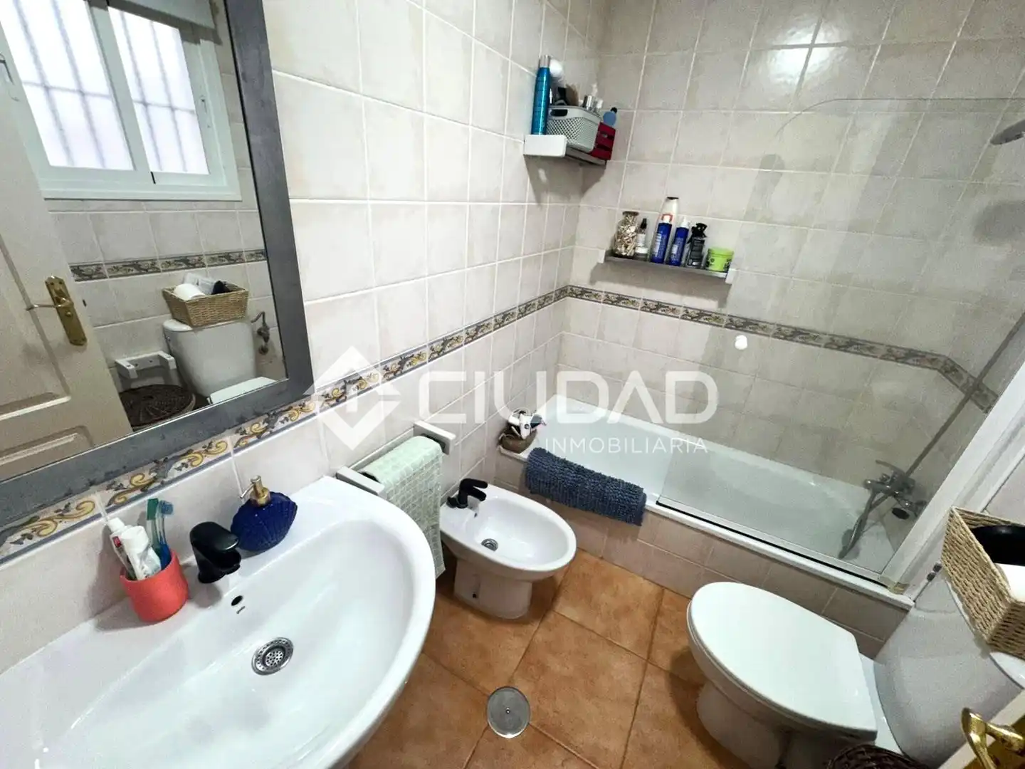 Baño de Piso en venta en Sanlúcar de Barrameda con Aire acondicionado, Jardín privado y Amueblado
