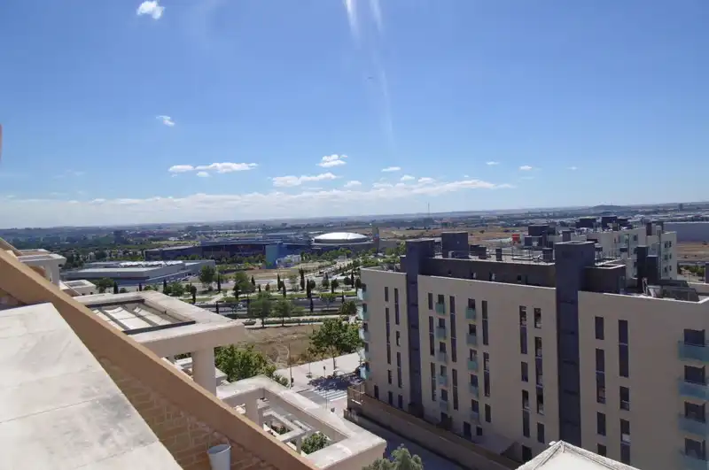 Vista exterior de Àtic de lloguer en Madrid amb Aire condicionat, Calefacció i Jardí privat