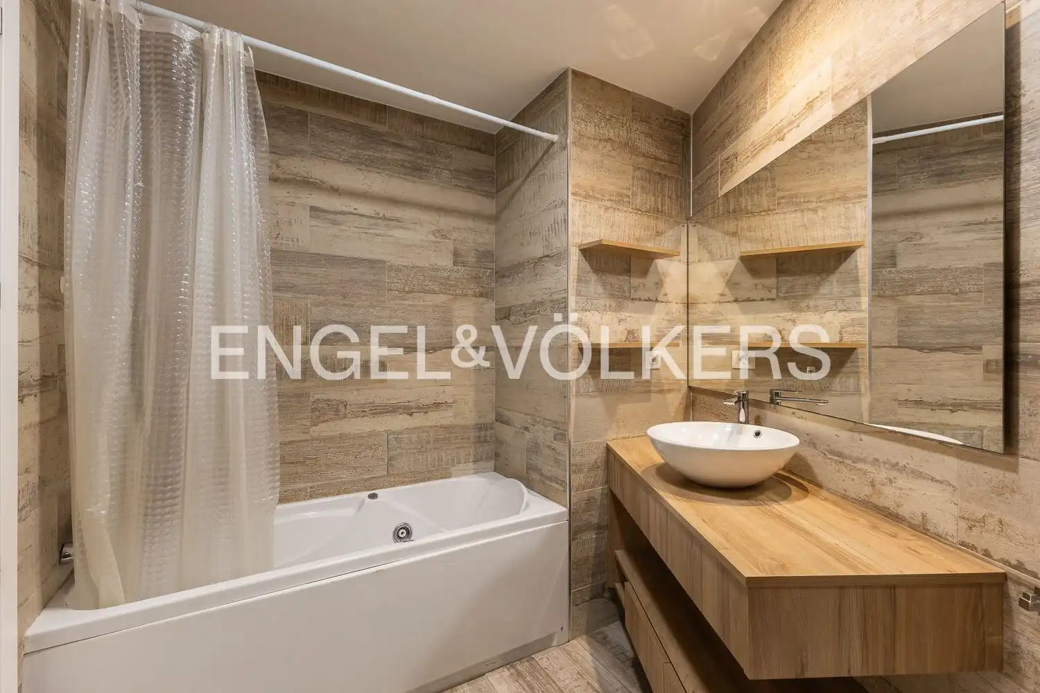 Bathroom of Flat for rent in Torrent  with Air Conditioner, Heating and Parquet flooring