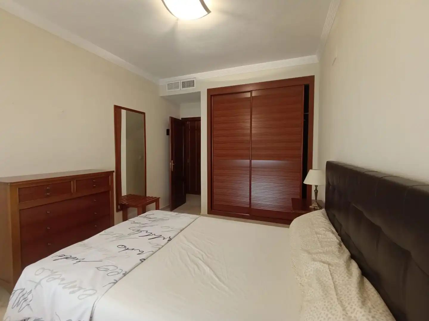 Schlafzimmer von Wohnungen zur Miete in Málaga mit Klimaanlage, Abstellraum und Möbliert