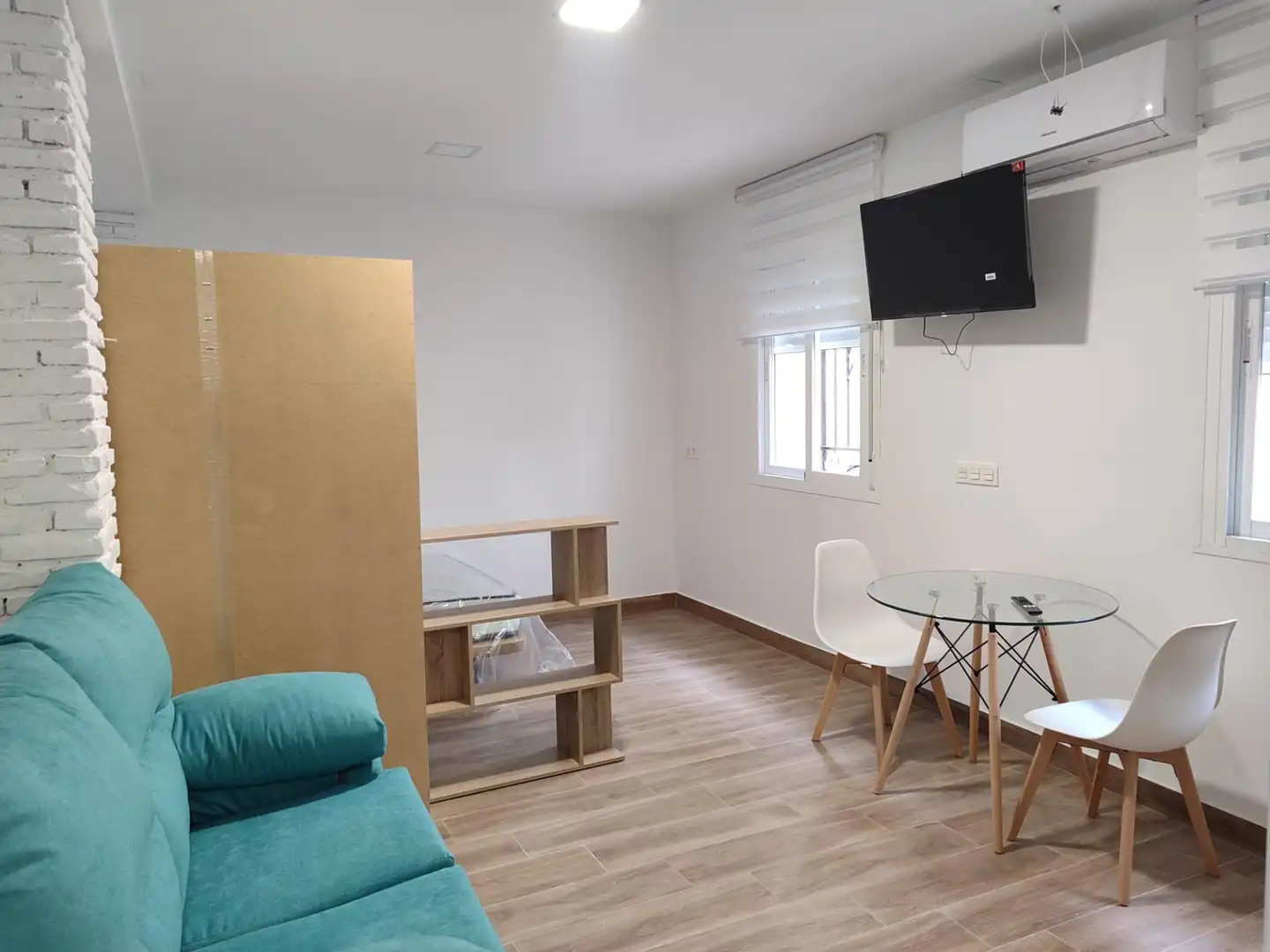 Bedroom of Flat for rent in Granada  with Air Conditioner and Balcony