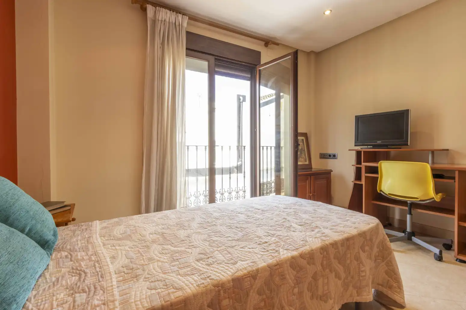 Habitación de Casa o chalet en venta en Rafelbuñol / Rafelbunyol con Trastero y Balcón