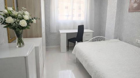PISO DE 5 HABITACIONE Y 2 BAÑOS, LIBRE O ALQUILADO (8-10% RENTABIL.), TODO REFORMADO, imatge 3