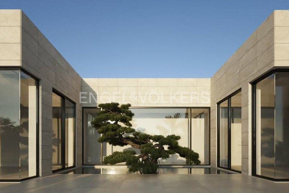 Vista exterior de Casa o xalet en venda en Godella amb Aire condicionat, Calefacció i Jardí privat
