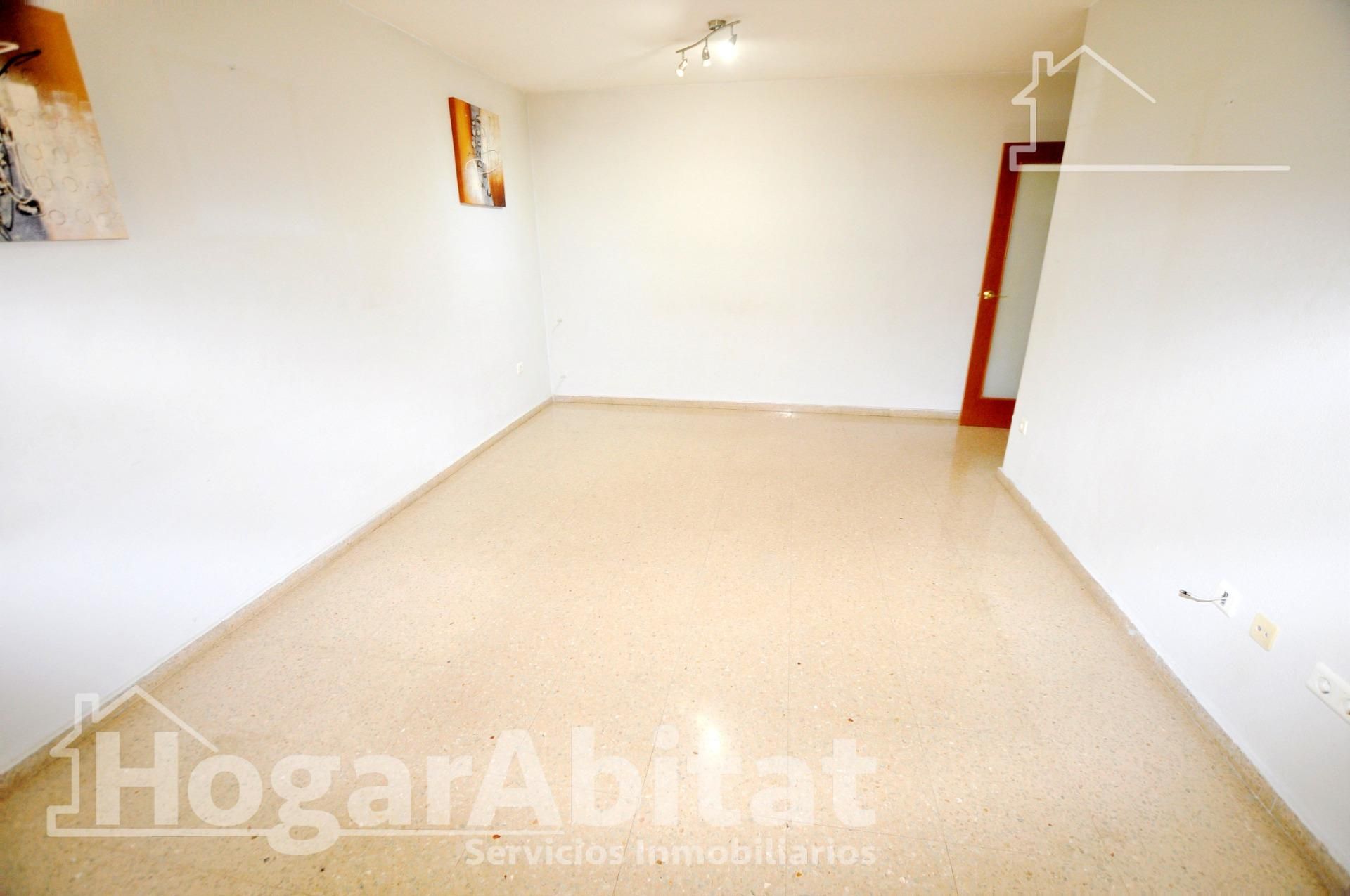 Bedroom of Flat for sale in Xirivella  with Air Conditioner and Storage room