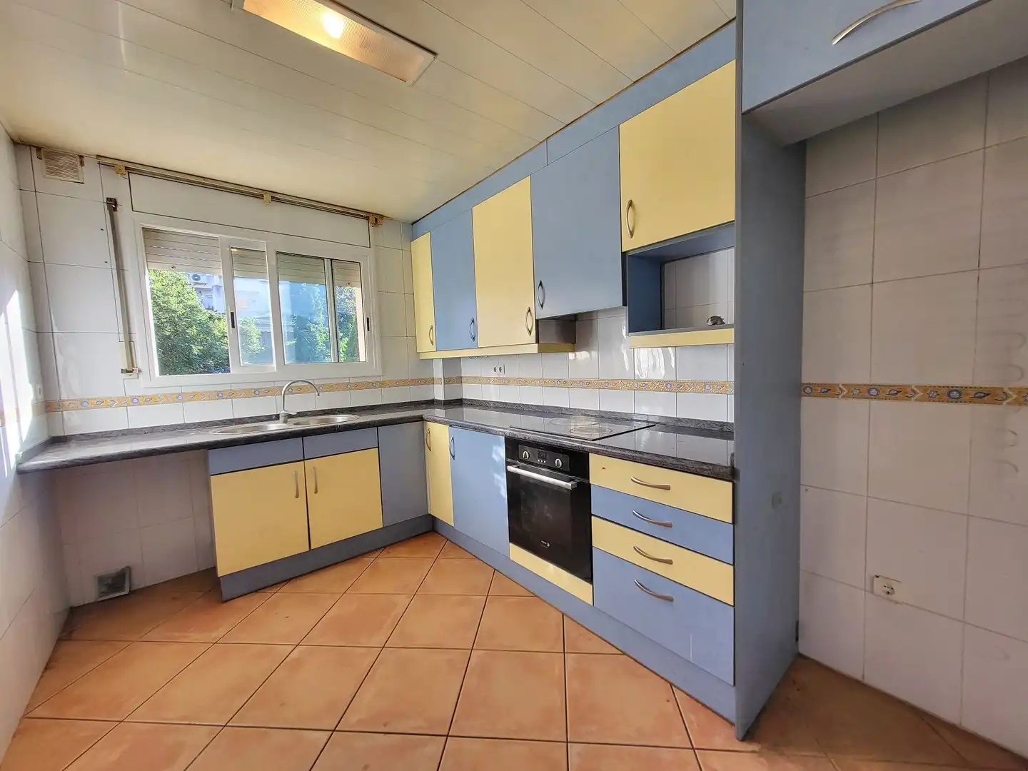Cocina de Piso en venta en Esparreguera con Calefacción, Terraza y Trastero