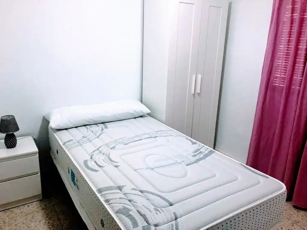 Habitación de Piso de alquiler en Córdoba con Terraza y Amueblado
