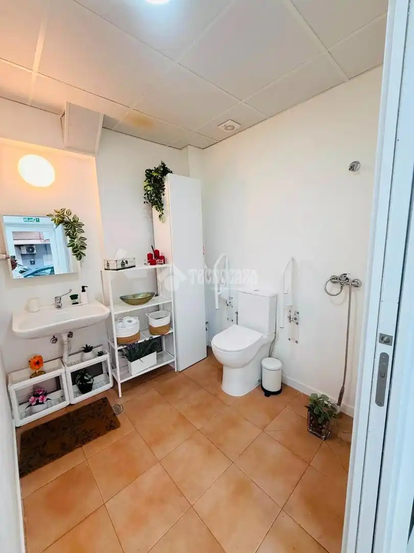 Bathroom of Commercial properties for sale in Madrid