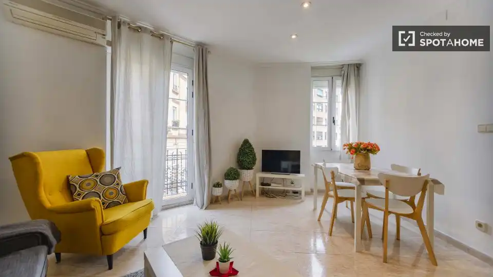 Appartamento con terrazza in affitto a L'Eixample