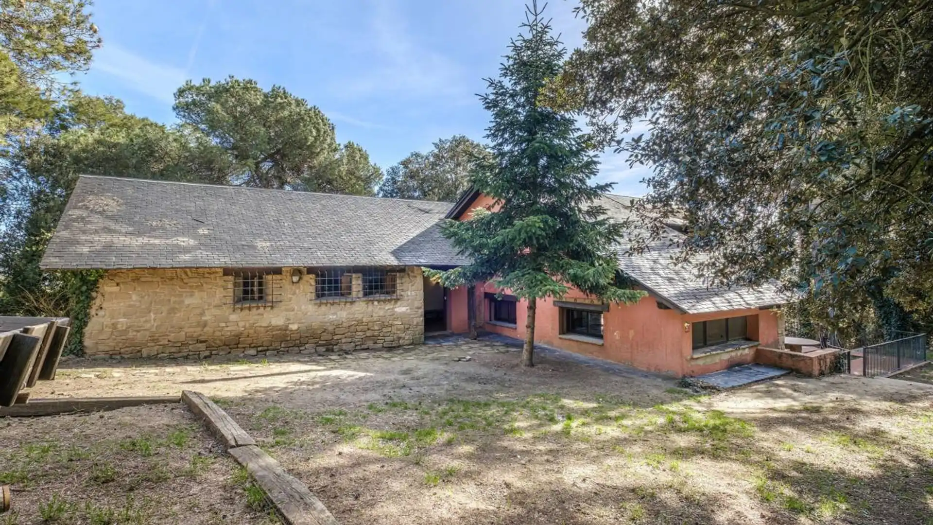 Exterior view of Houses for sale in Sant Quirze Safaja  with Heating, Private garden and Swimming Pool