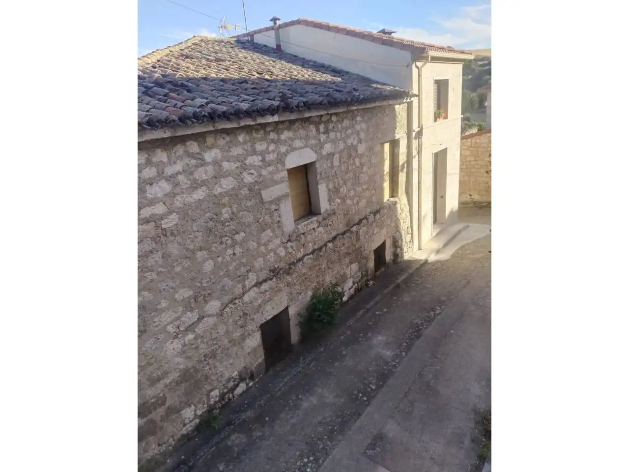 Vista exterior de Casa adosada en venta en Susinos del Páramo con Calefacción, Terraza y Amueblado