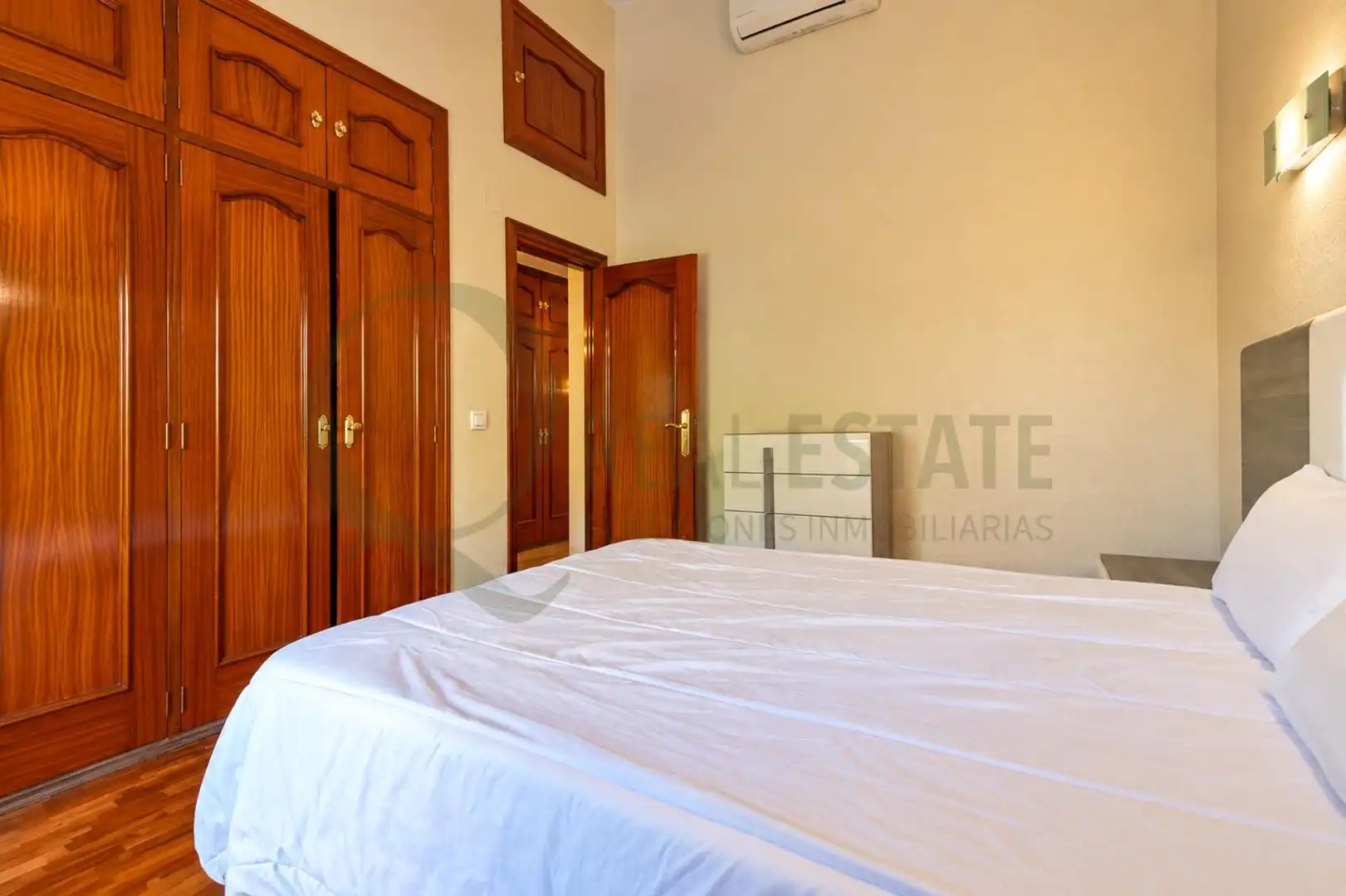 Schlafzimmer von Haus oder Chalet zum Verkauf in Alicante / Alacant mit Klimaanlage, Heizung und Privatgarten