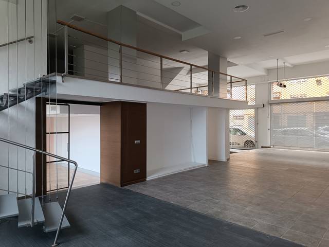 Local comercial en Alquiler en Carrer del Castell de Solterra en Montilivi