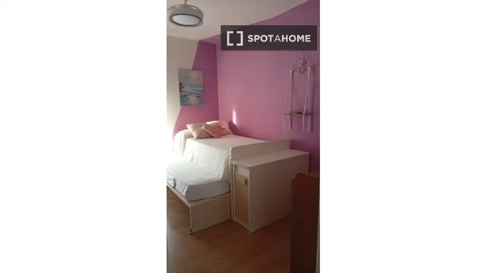 Schlafzimmer von Wohnung zur untervermieten in Sevilla mit Klimaanlage, Terrasse und Möbliert