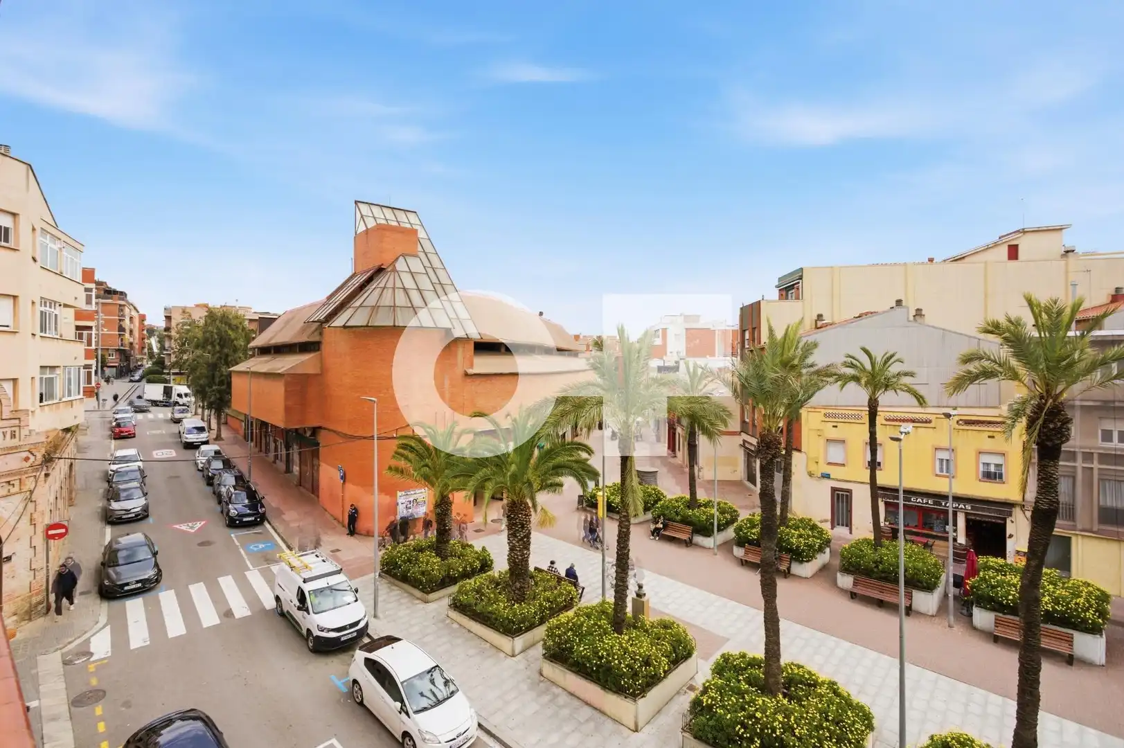 Vista exterior de Piso en venta en Cornellà de Llobregat con Aire acondicionado, Calefacción y Parquet