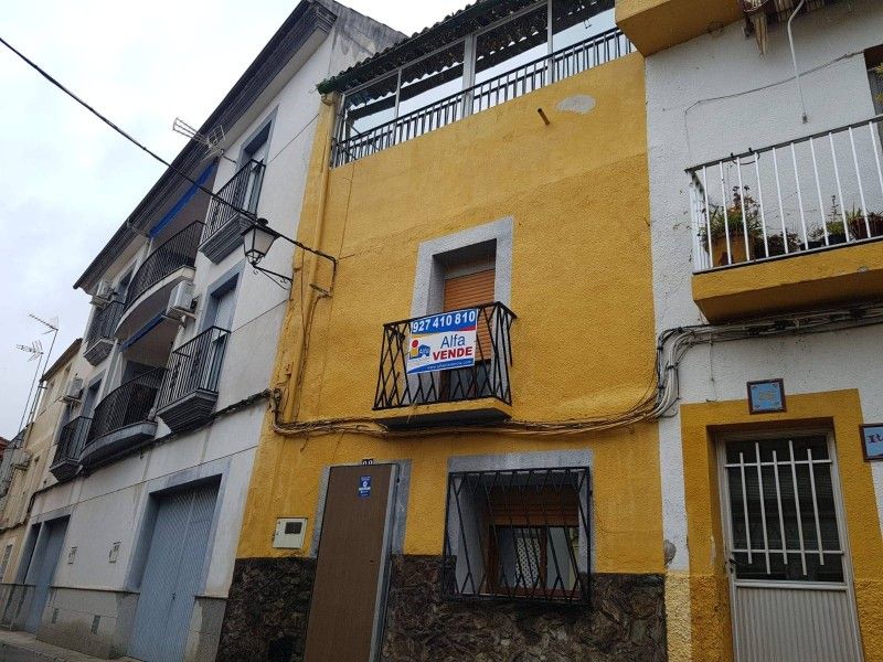 Vista exterior de Casa o xalet en venda en Torrejoncillo amb Jardí privat