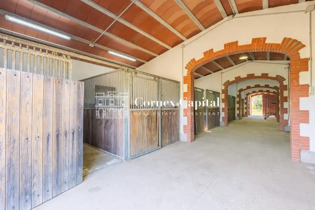 Vista exterior de Finca rústica en venda en Torroella de Montgrí amb Aire condicionat, Calefacció i Jardí privat