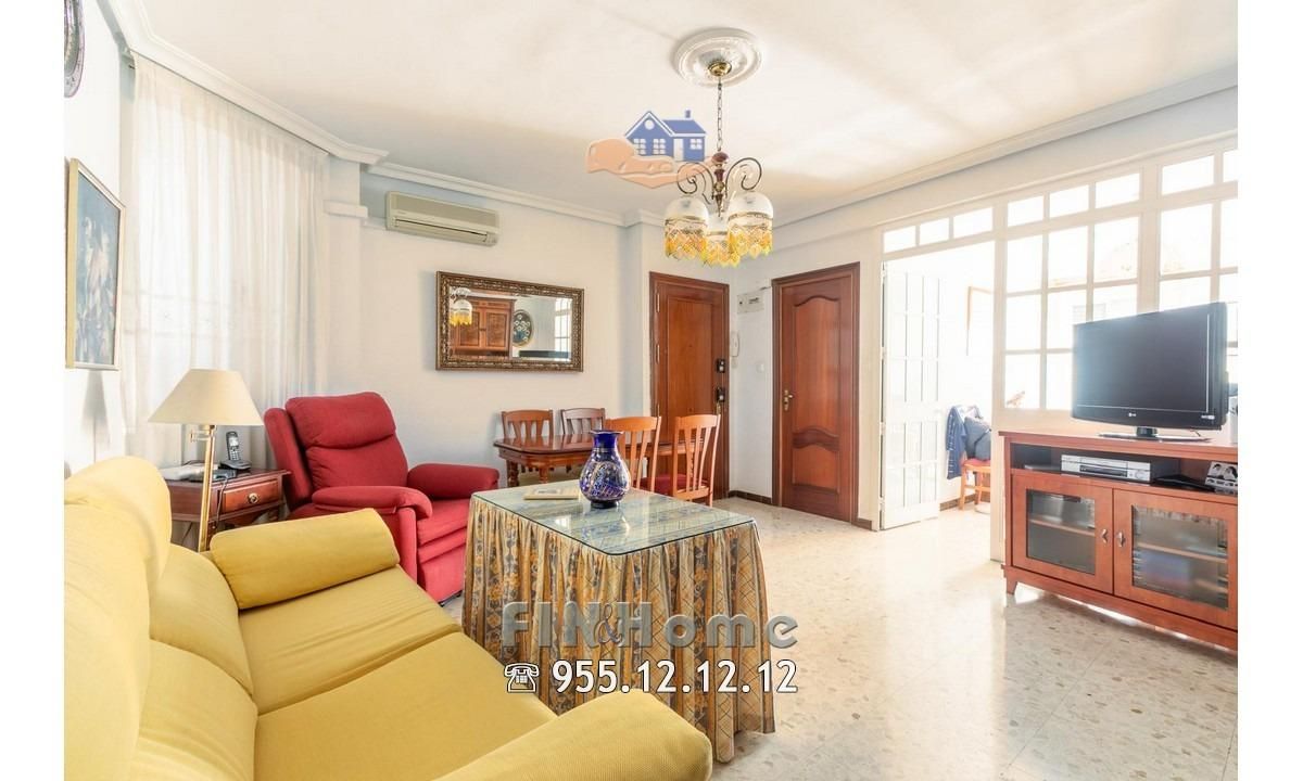 Bedroom of Flat for sale in  Sevilla Capital