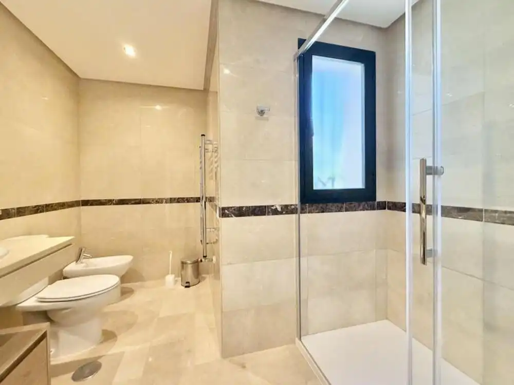 Baño de Apartamento de alquiler en Marbella con Aire acondicionado, Calefacción y Terraza