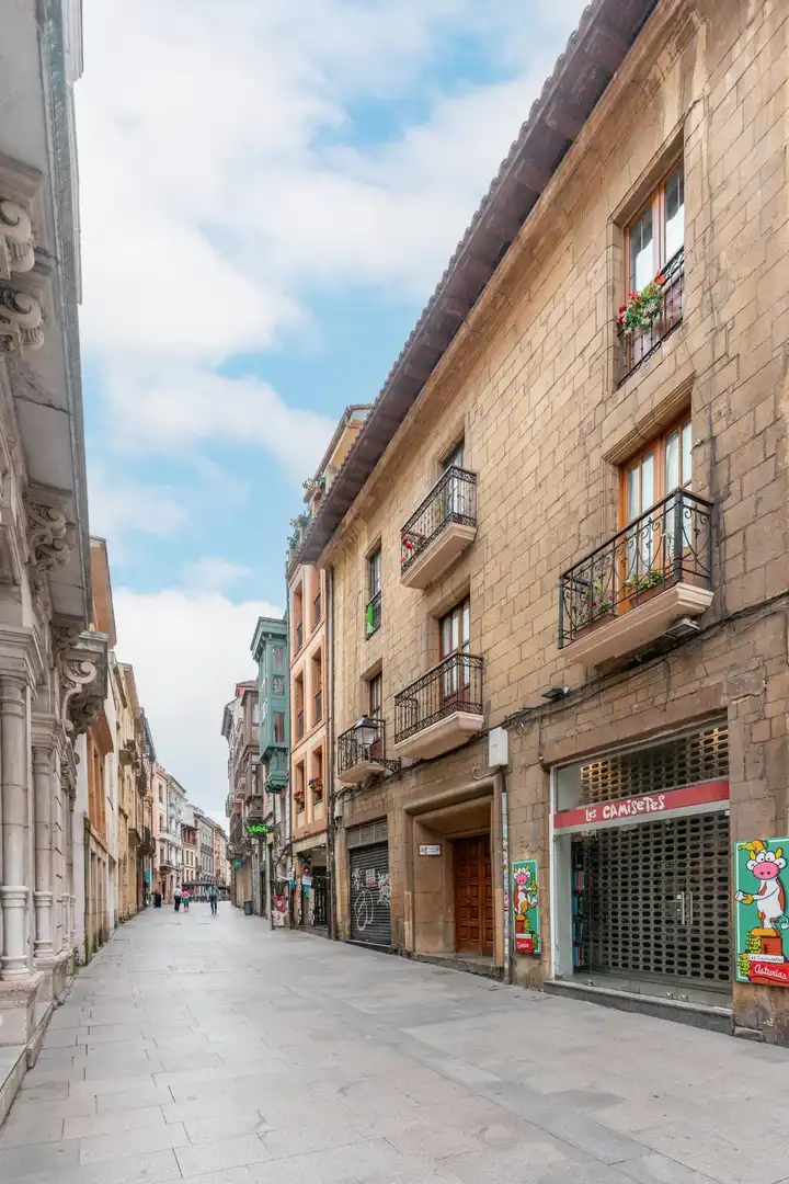 Außenansicht von Wohnung zum Verkauf in Oviedo  mit Heizung, Möbliert und Balkon