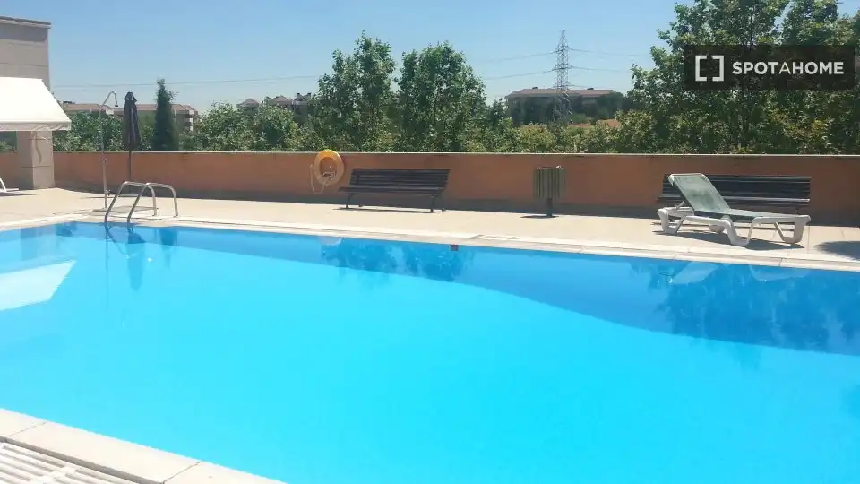 Habitación en Avenida Europa