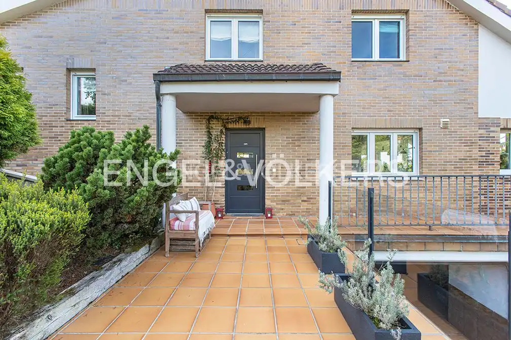 Vista exterior de Casa o chalet en venta en Gijón  con Calefacción, Jardín privado y Terraza