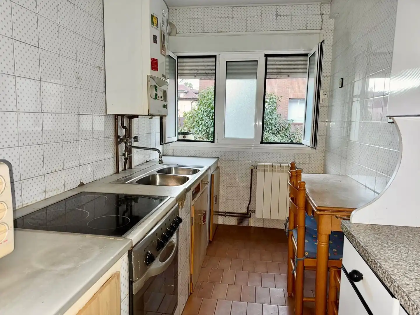 Kitchen of Flat for sale in Oviedo   with Heating and Swimming Pool