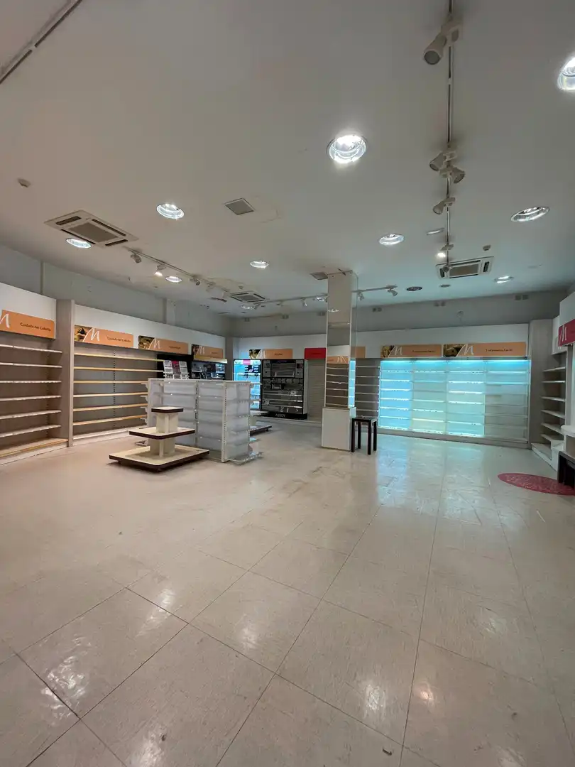 Locale commerciale in vendita a Calle 12, imagen 4