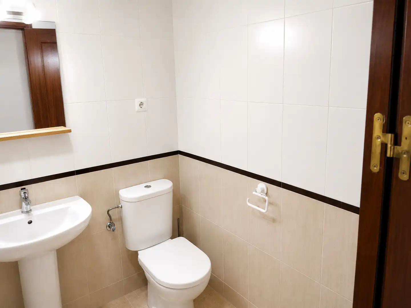Bathroom of Flat for sale in Álora  with Terrace and Storage room
